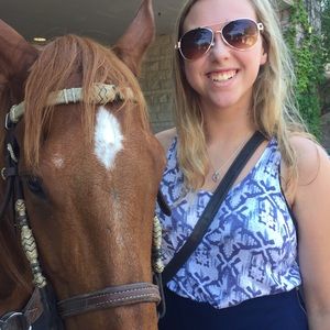 Meet your Posher, Olivia